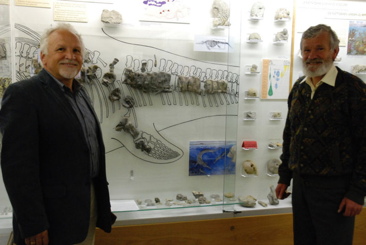Die Entdecker der versteinerten Skelettreste des Fischsauriers der Secëda J. Comploj und M. Strobl im Museum Gherdëina, 2014 Die Entdecker der versteinerten Skelettreste des Fischsauriers der Secëda J. Comploj und M. Strobl im Museum Gherdëina, 2014