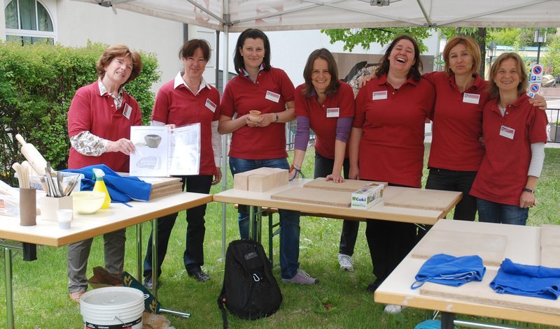 Die ehrenamtlichen Mitarbeiterinnen des Museum Gröden mit der Museumspädagogin Thea Unteregger am Internationalen Museumstag 2012 (von links nach rechts): Margareth, Monika, Marie-Theres, Ivana, Thea, Roswitha und Elisabeth. Die ehrenamtlichen Mitarbeiterinnen des Museum Gröden mit der Museumspädagogin Thea Unteregger am Internationalen Museumstag 2012 (von links nach rechts): Margareth, Monika, Marie-Theres, Ivana, Thea, Roswitha und Elisabeth.