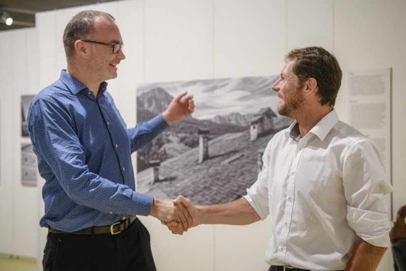 BM Tobia Moroder und Regionalassessor Manfred Vallazza beim Besuch der Ausstellung "Mejes" BM Tobia Moroder und Regionalassessor Manfred Vallazza beim Besuch der Ausstellung "Mejes"