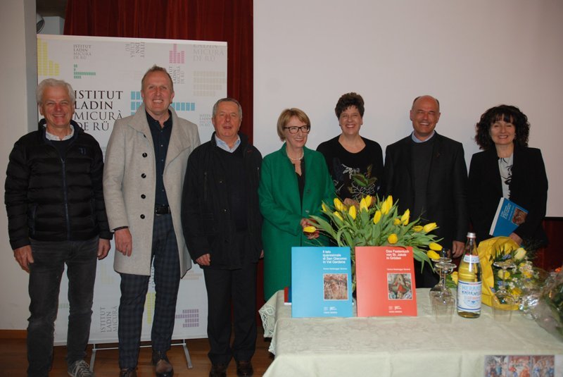 Augustin Ochsenreiter, Leander Moroder, Vijo Pitscheider, Paulina Moroder, Verena Niederegger Senoner, Ulrich Fistill, Paola Cecarini Bayer Augustin Ochsenreiter, Leander Moroder, Vijo Pitscheider, Paulina Moroder, Verena Niederegger Senoner, Ulrich Fistill, Paola Cecarini Bayer