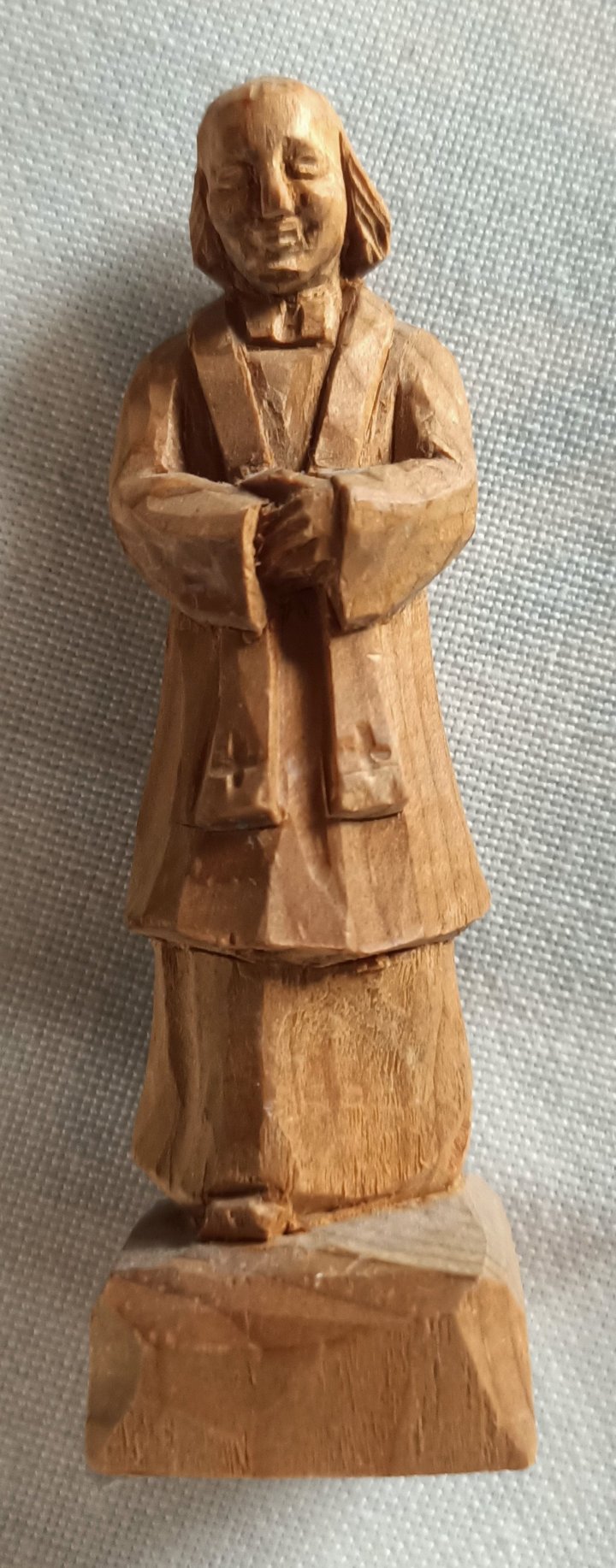 Seniëur Heinrich Videssot-figura zipleda da Maria Hofer di Coi Seniëur Heinrich Videssot-figura zipleda da Maria Hofer di Coi