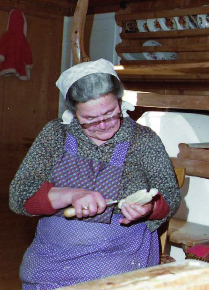 Crescenzia Senoner(anda Śenza che zipla), foto de Heini Comploi da Tublà Crescenzia Senoner(anda Śenza che zipla), foto de Heini Comploi da Tublà