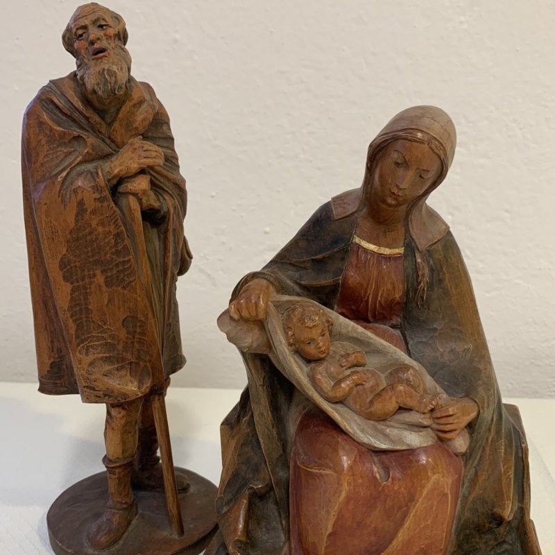 Madona cun Bambin y paster, figures zipledes da Paula Pitscheider Madona cun Bambin y paster, figures zipledes da Paula Pitscheider