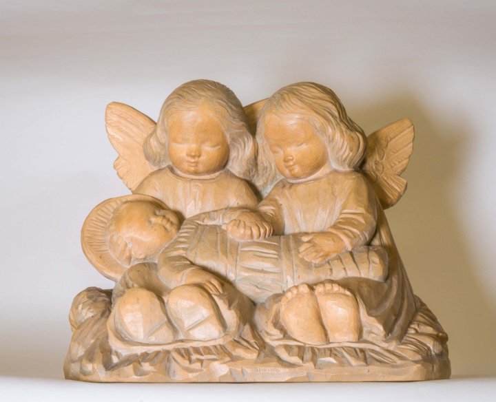 Luis Piazza da Cudan (1908-1977), 1956 -Two angels with baby Jesus (cm 18x20x12); © Foto Wolfgang Moroder Luis Piazza da Cudan (1908-1977), 1956 -Two angels with baby Jesus (cm 18x20x12); © Foto Wolfgang Moroder